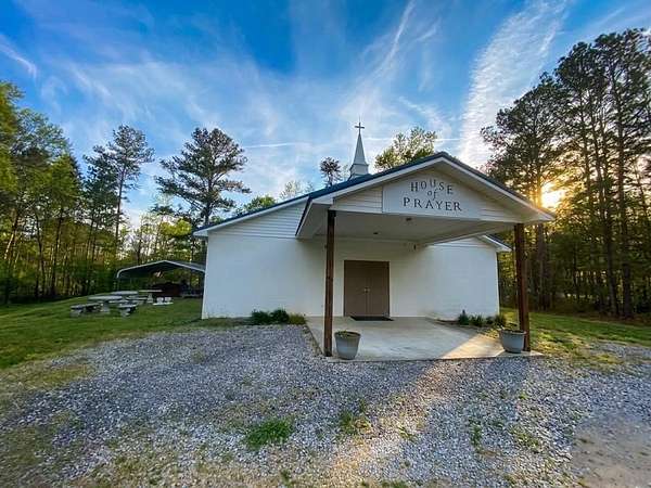 2.5 Acres of Improved Commercial Land for Sale in Chatsworth, Georgia
