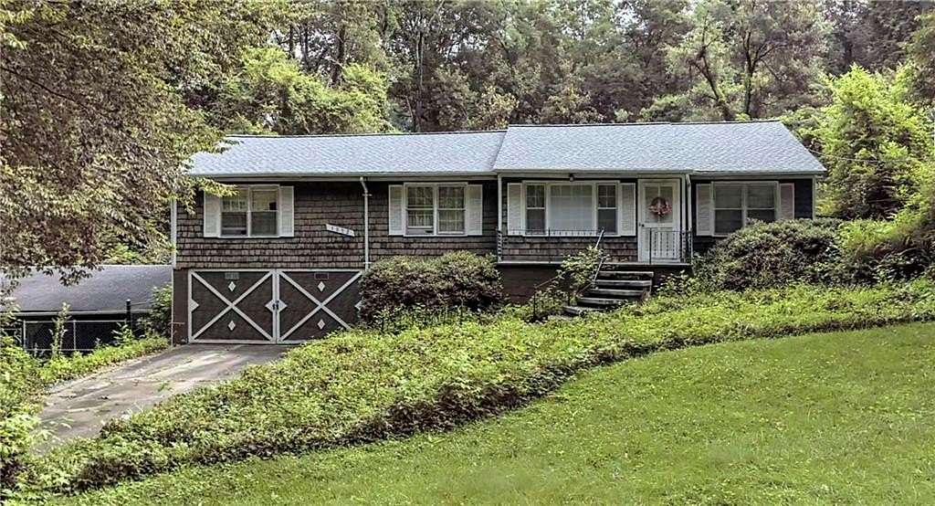 1.5 Acres of Land with Home for Sale in Atlanta, Georgia