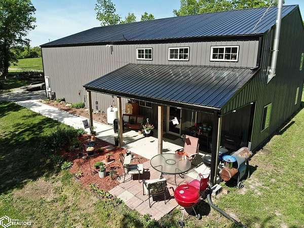 15.7 Acres of Land with Home for Sale in Numa, Iowa