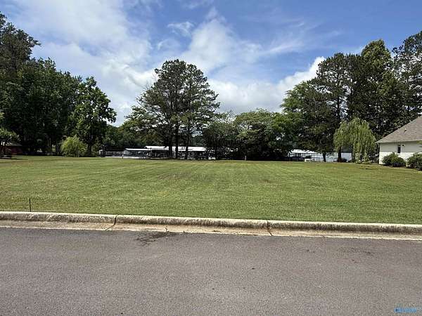 0.25 Acres of Residential Land for Sale in Guntersville, Alabama