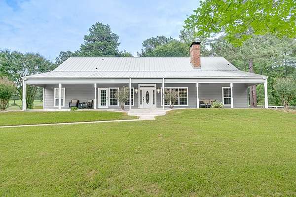 38 Acres of Land with Home for Sale in Palestine, Texas
