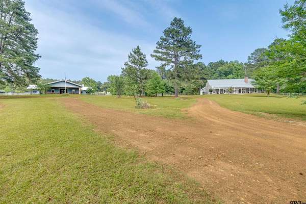 38 Acres of Land with Home for Sale in Palestine, Texas