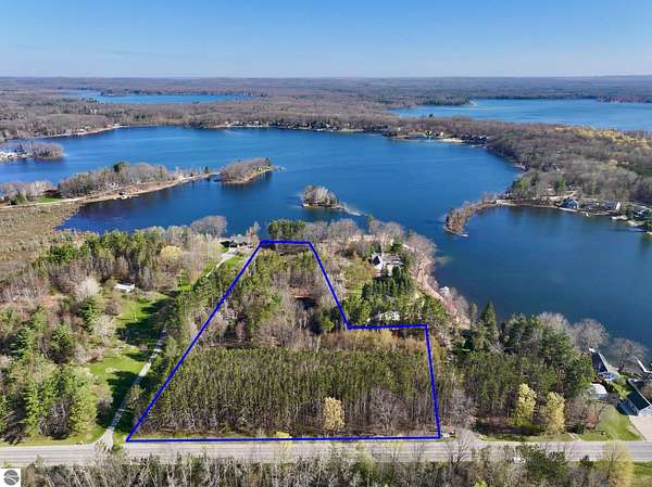 5 Acres of Residential Land for Sale in Lake City, Michigan