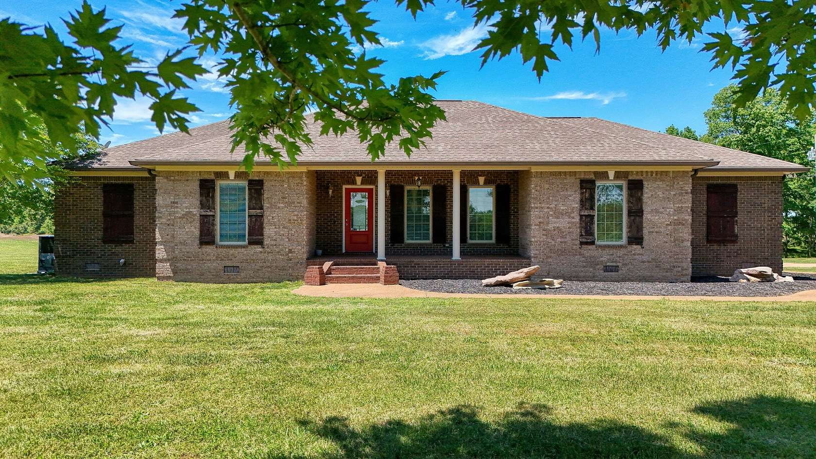 4.67 Acres of Land with Home for Sale in Yuma, Tennessee