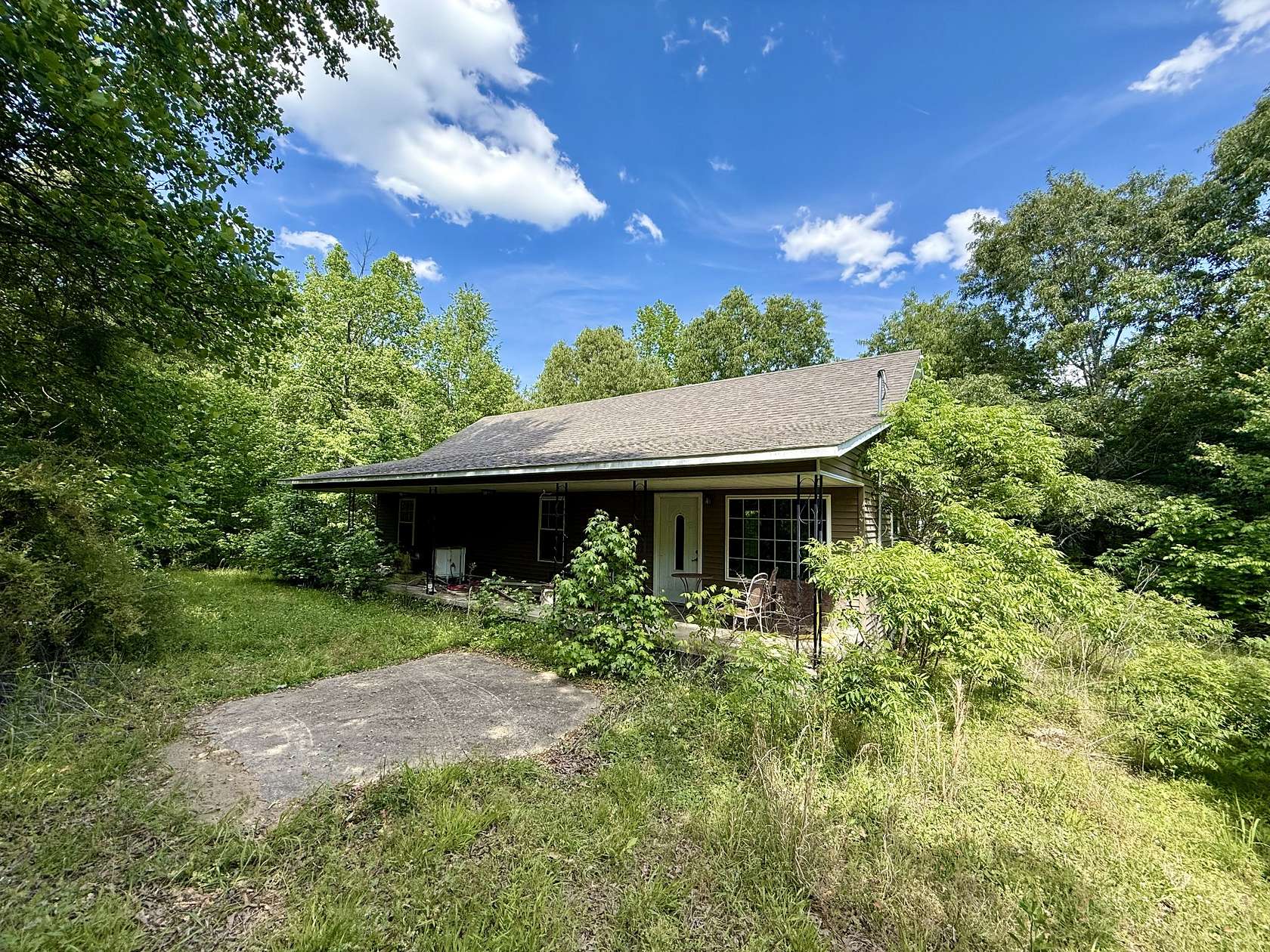 20.5 Acres of Land with Home for Auction in Ethridge, Tennessee