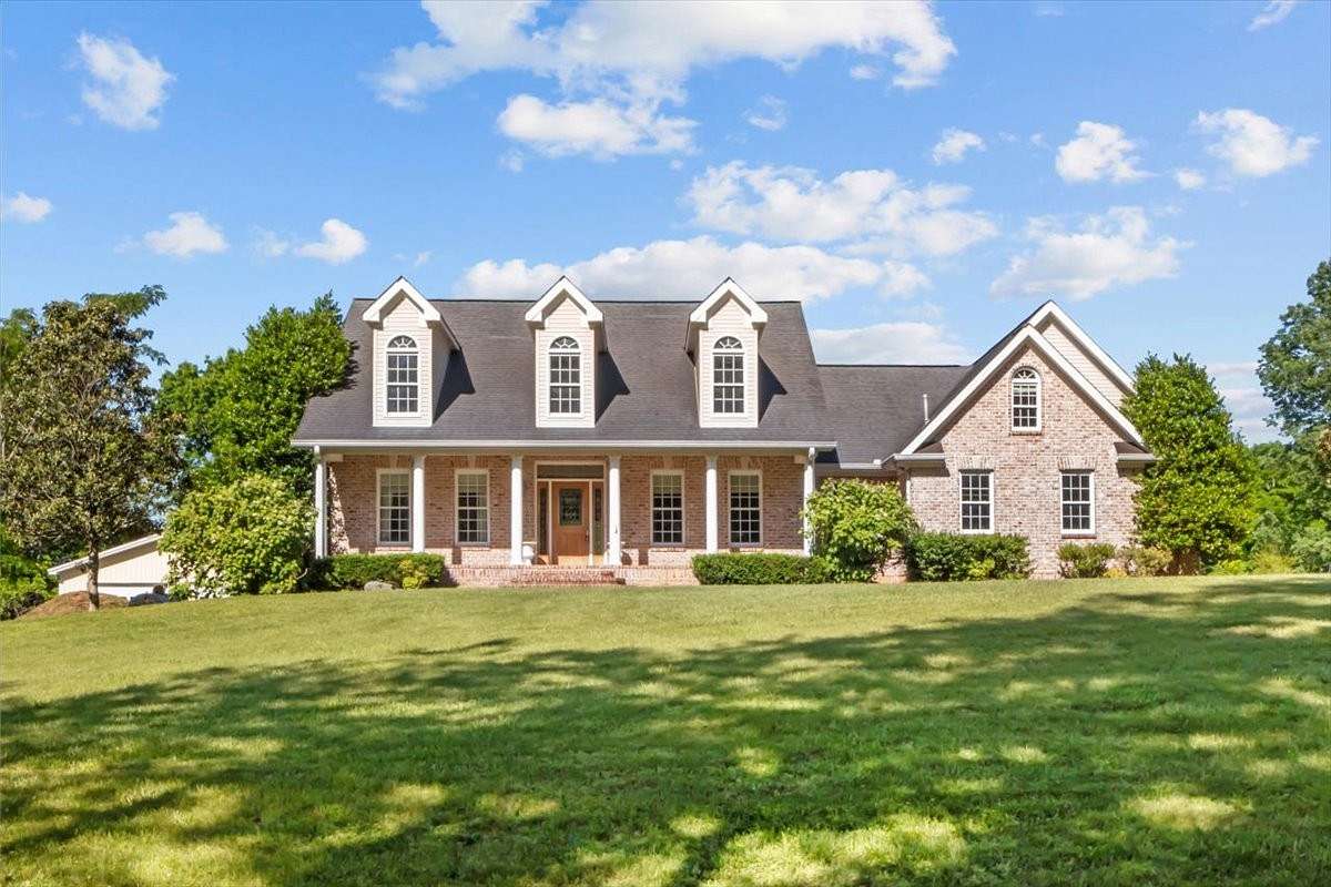 296 Acres of Agricultural Land with Home for Sale in Dickson, Tennessee