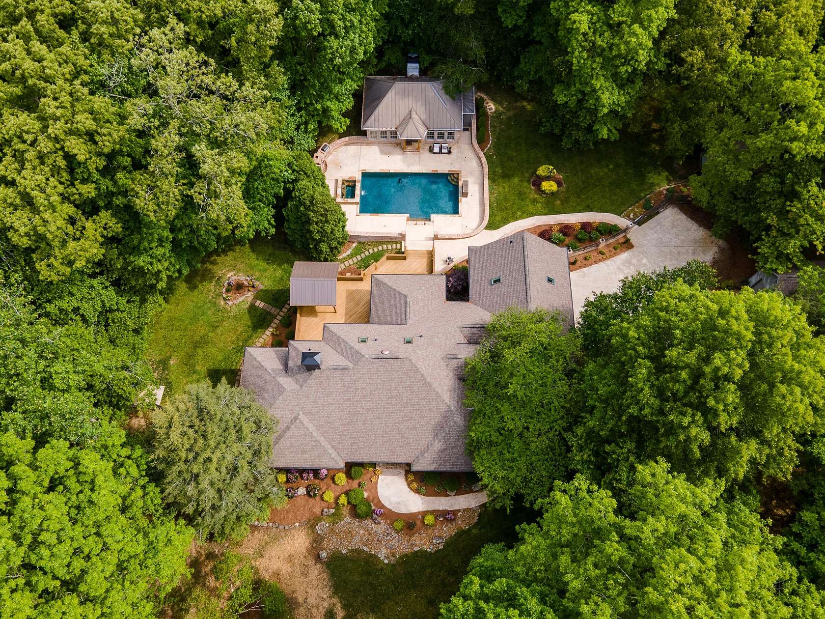 3.3 Acres of Land with Home for Sale in Signal Mountain, Tennessee