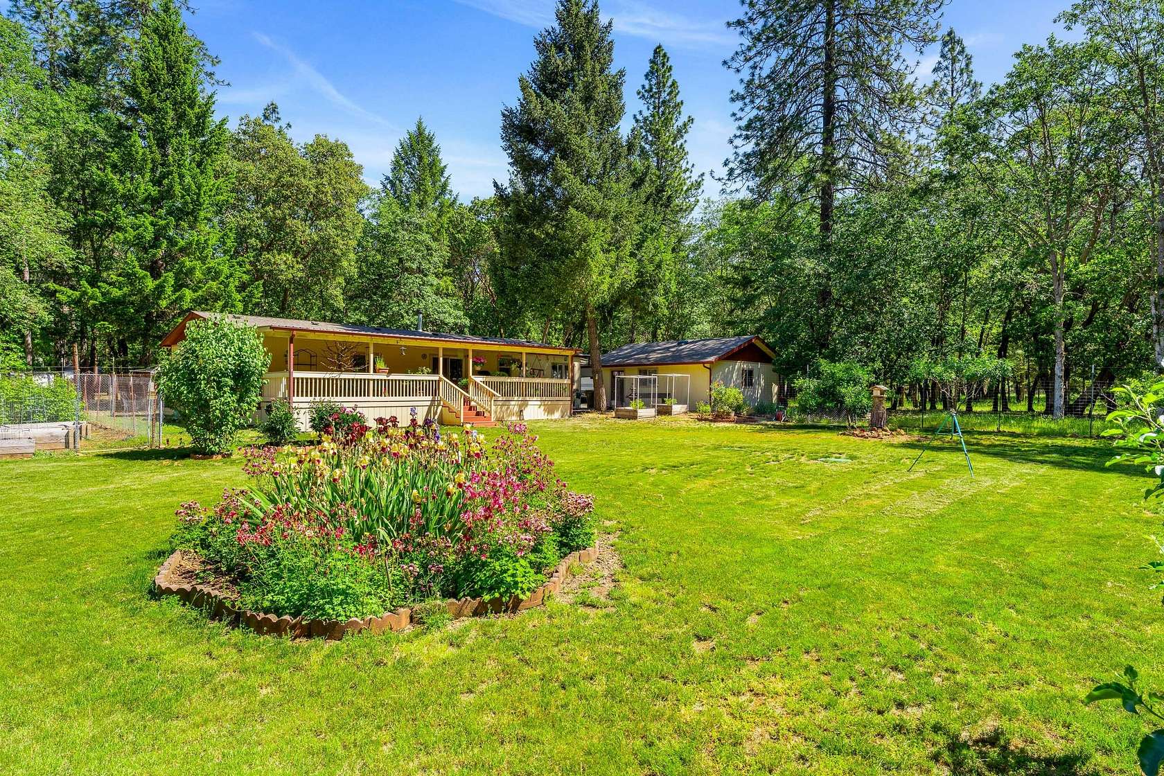 2.5 Acres of Land with Home for Sale in Grants Pass, Oregon