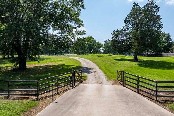 69 Acres of Recreational Land with Home for Sale in Mabank, Texas