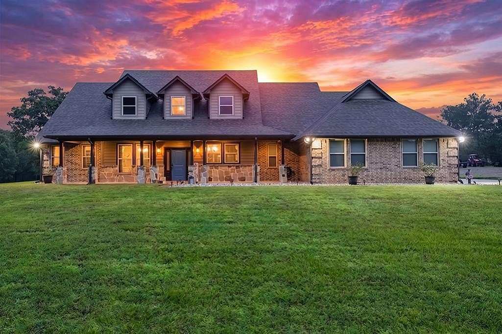25 Acres of Agricultural Land with Home for Sale in Queen City, Texas