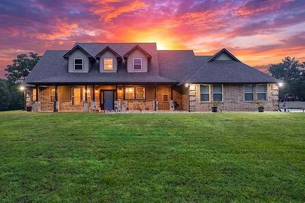 25 Acres of Agricultural Land with Home for Sale in Queen City, Texas