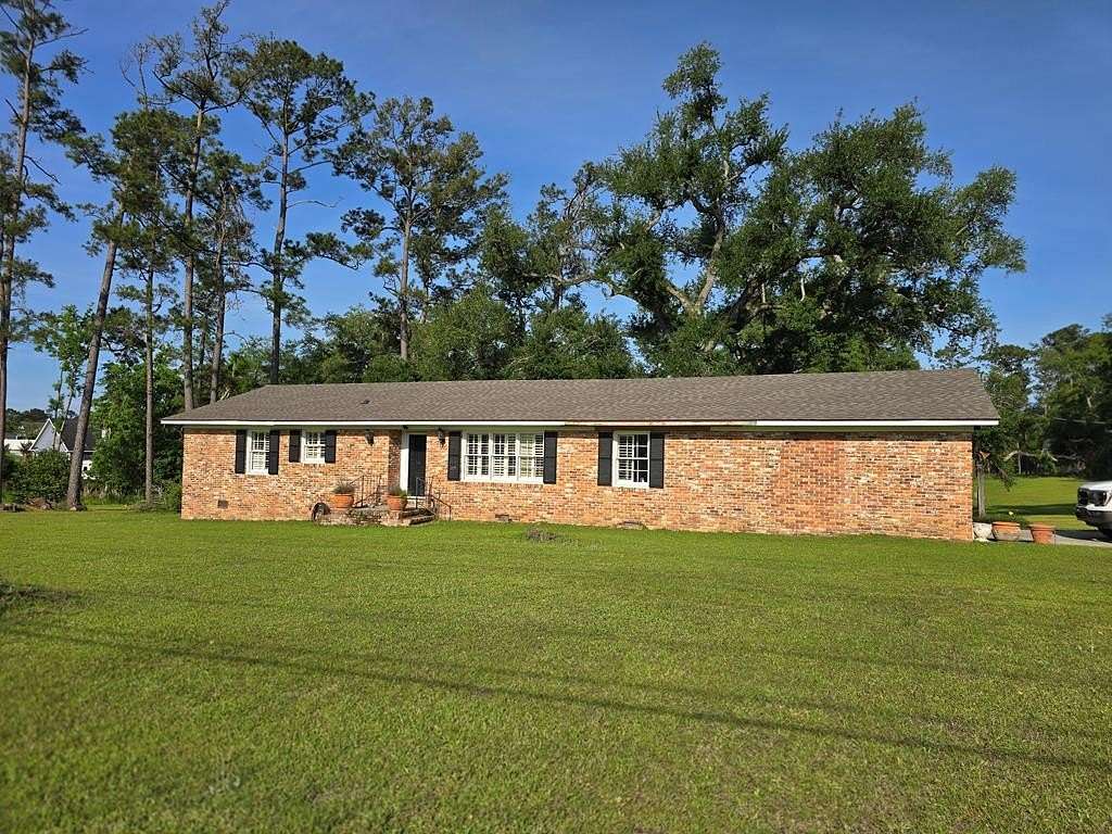 4.25 Acres of Land with Home for Sale in Valdosta, Georgia