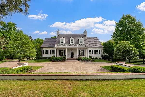 2.32 Acres of Land with Home for Sale in Nashville, Tennessee