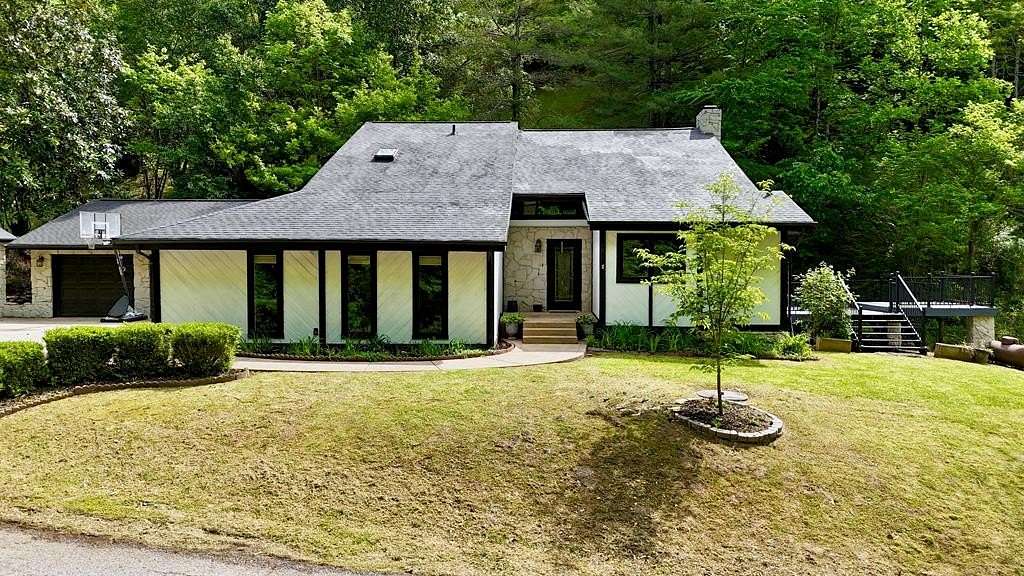 26 Acres of Land with Home for Sale in Forest Hills, Kentucky