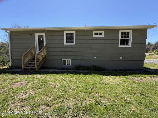 Land with Home for Lease in Bushkill, Pennsylvania