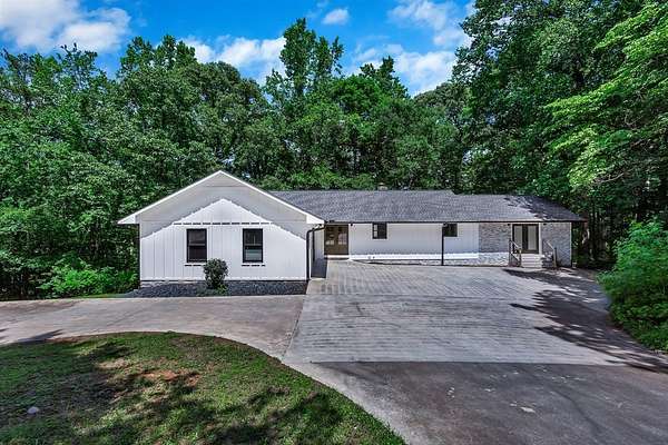 2.75 Acres of Land with Home for Sale in Lavonia, Georgia