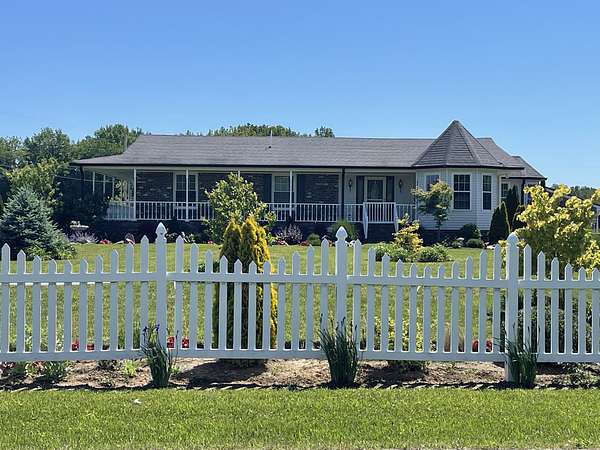 6.88 Acres of Land with Home for Sale in Portland, Tennessee