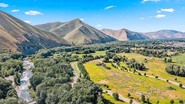 427 Acres of Land for Sale in Hailey, Idaho
