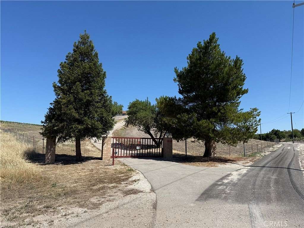 15.4 Acres of Land with Home for Sale in Paso Robles, California