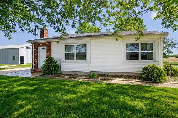 2.18 Acres of Land with Home for Sale in Pittsfield, Illinois