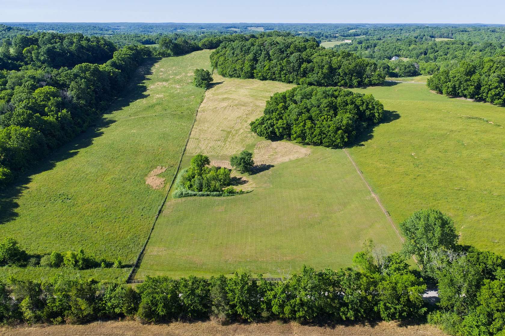 11.5 Acres of Land for Sale in Columbia, Tennessee