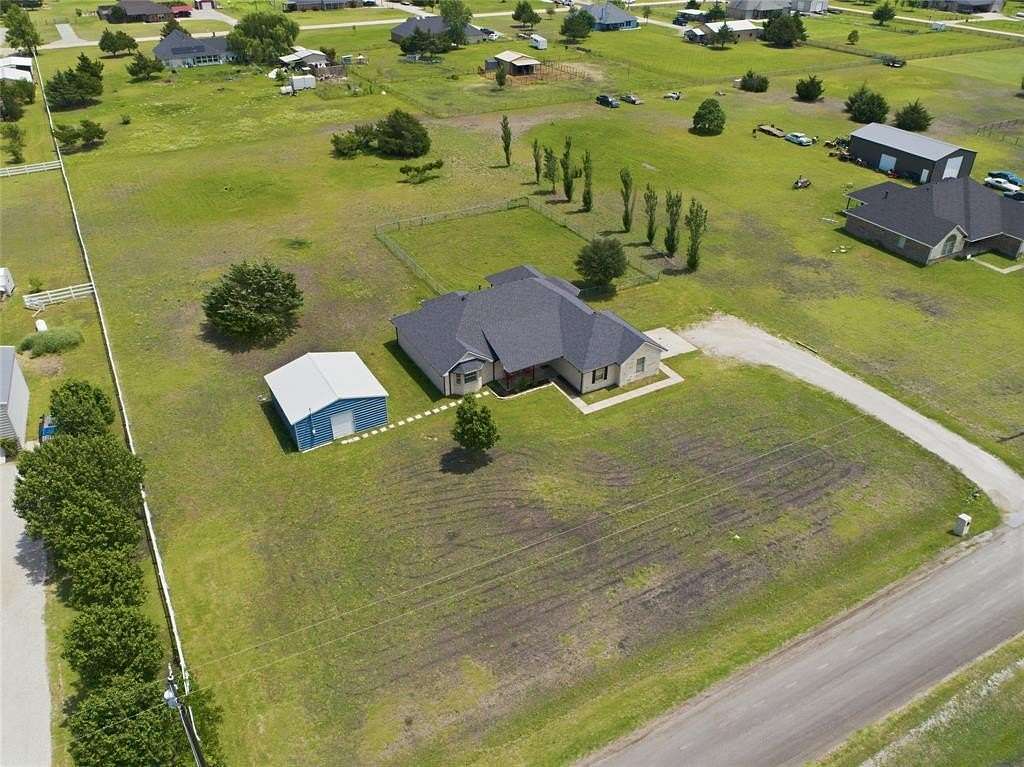 1.7 Acres of Land with Home for Sale in Trenton, Texas