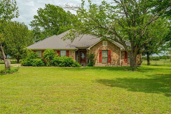14.8 Acres of Land with Home for Sale in Commerce, Texas