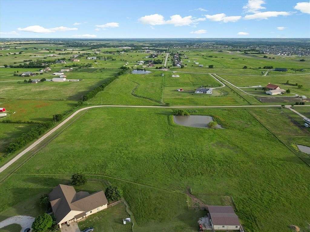 5.63 Acres of Residential Land for Sale in Krum, Texas