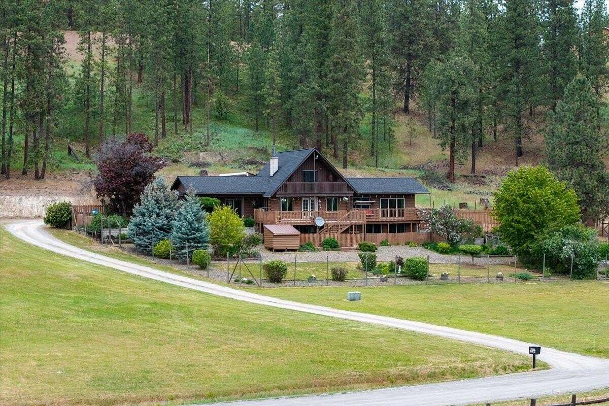 1.7 Acres of Land with Home for Sale in Kettle Falls, Washington