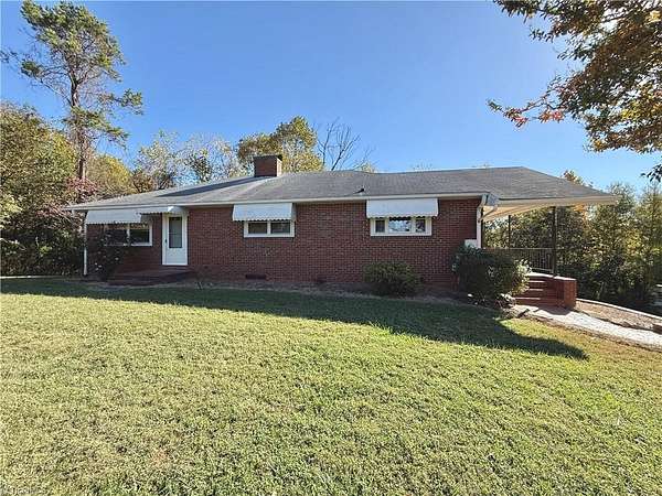 8.5 Acres of Land with Home for Lease in Clemmons, North Carolina