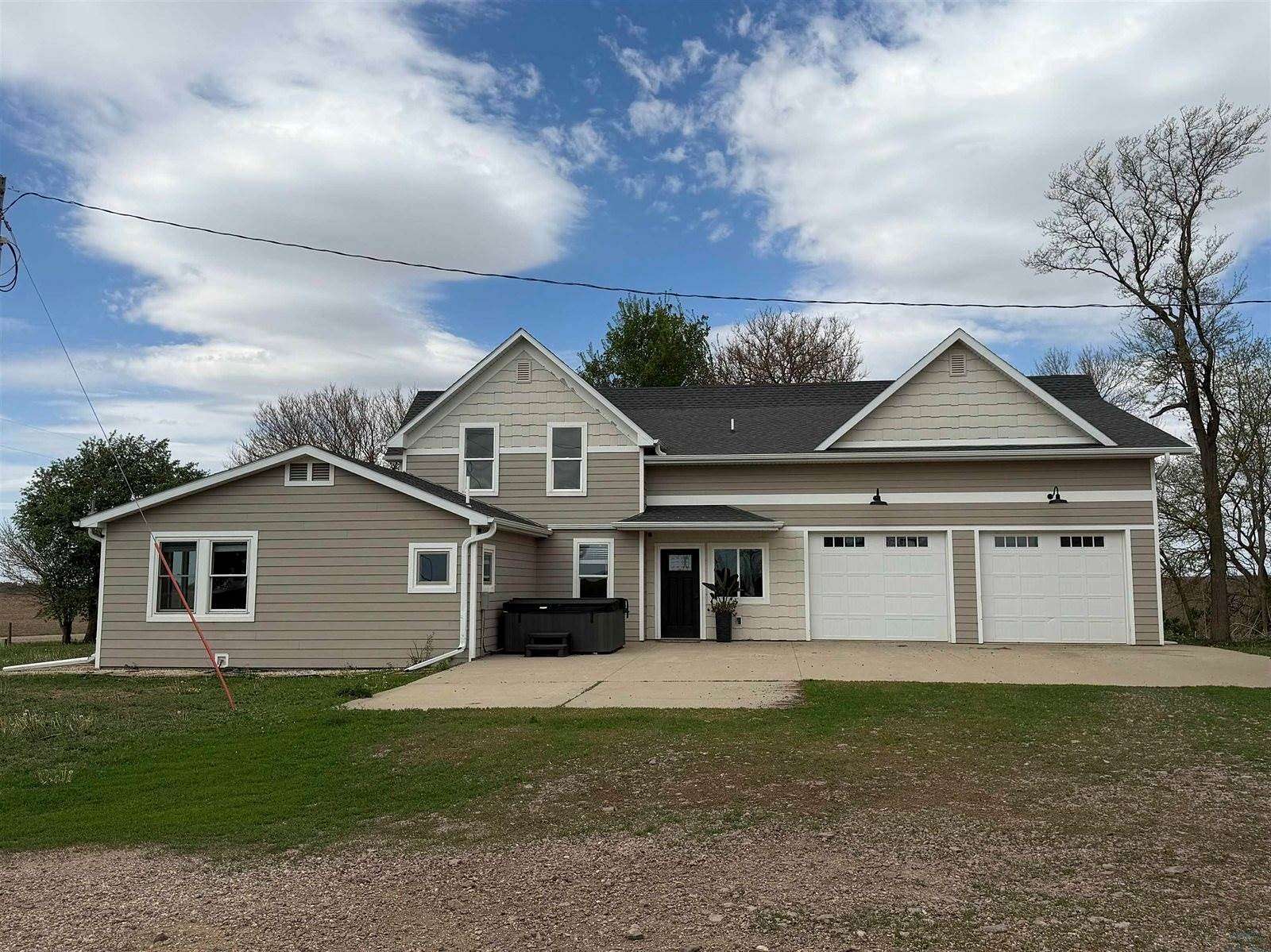 4.3 Acres of Land with Home for Sale in Le Mars, Iowa
