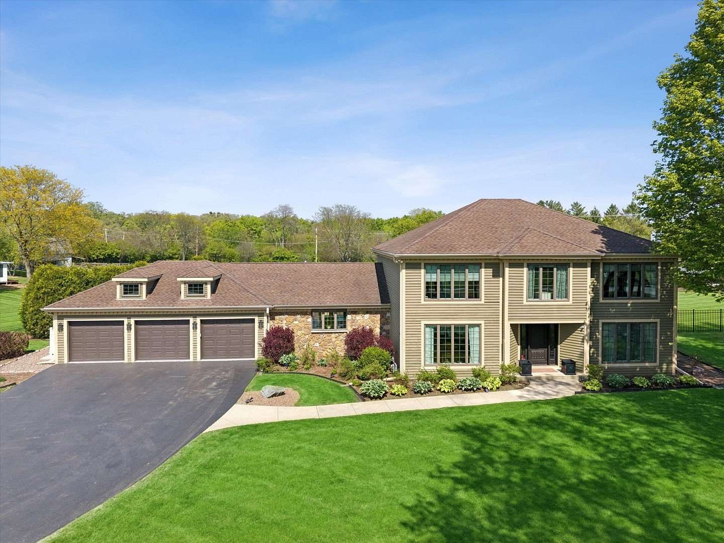 2.35 Acres of Land with Home for Sale in Long Grove, Illinois
