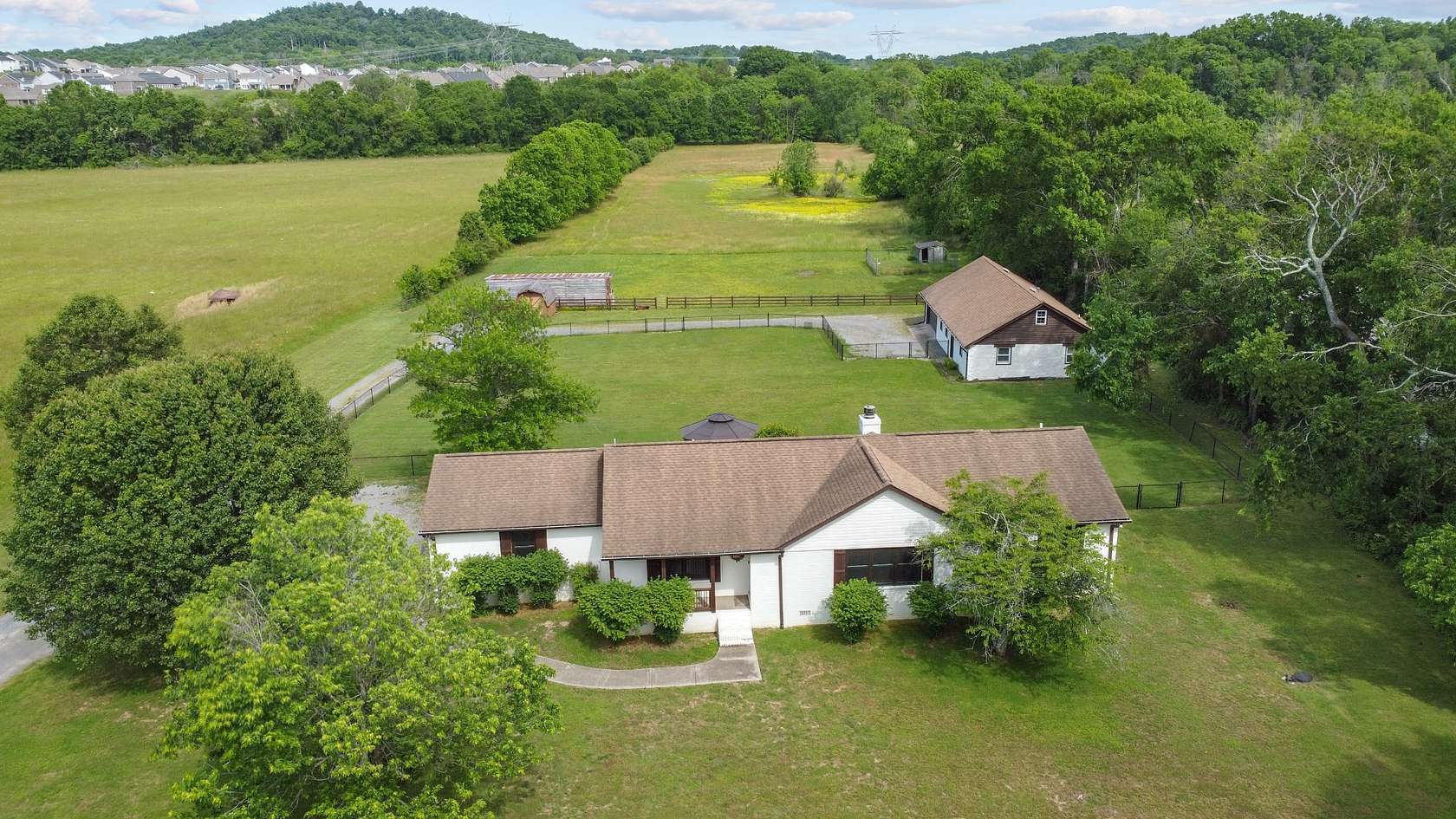 7 Acres of Land with Home for Sale in Gallatin, Tennessee