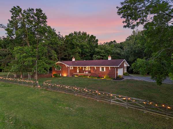 30.9 Acres of Land with Home for Sale in Bethpage, Tennessee