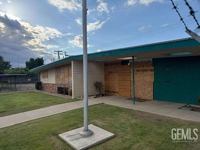 0.25 Acres of Mixed-Use Land for Sale in Bakersfield, California