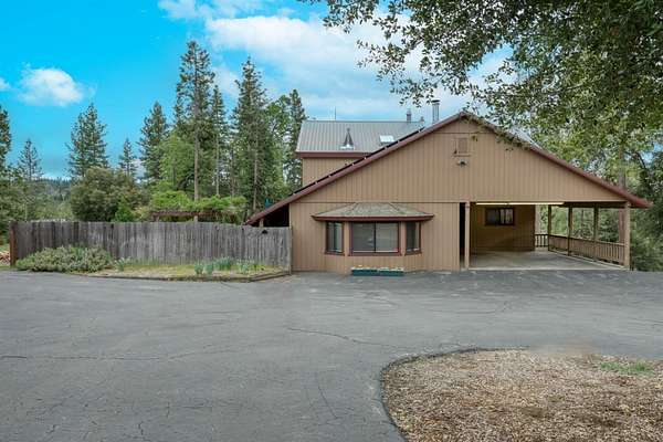 3.1 Acres of Land with Home for Sale in Auberry, California