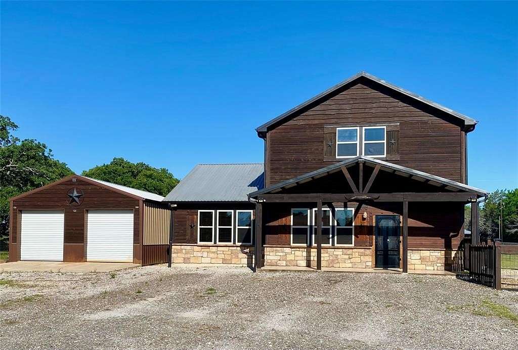 9 Acres of Land with Home for Sale in Whitesboro, Texas