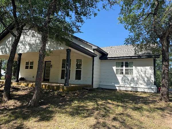25 Acres of Land with Home for Sale in Hillsboro, Texas