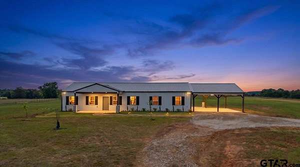 6 Acres of Land with Home for Sale in Jacksonville, Texas