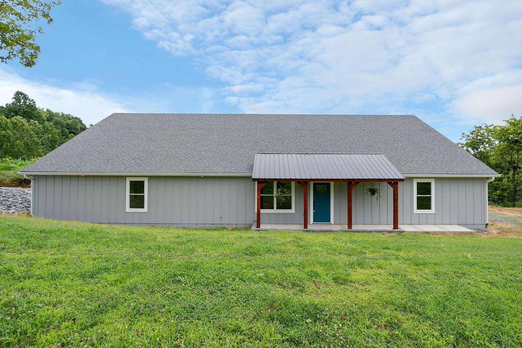 2 Acres of Land with Home for Auction in Dowelltown, Tennessee
