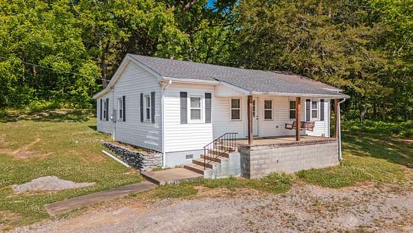2.73 Acres of Land with Home for Auction in Lebanon, Tennessee