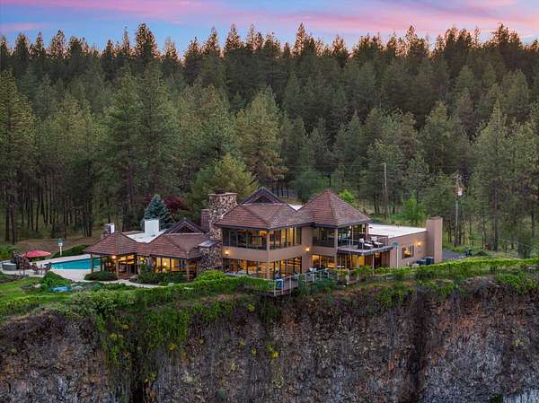 4.12 Acres of Land with Home for Sale in Spokane, Washington