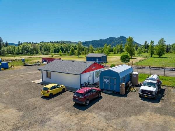 14 Acres of Commercial Land for Sale in Winston, Oregon