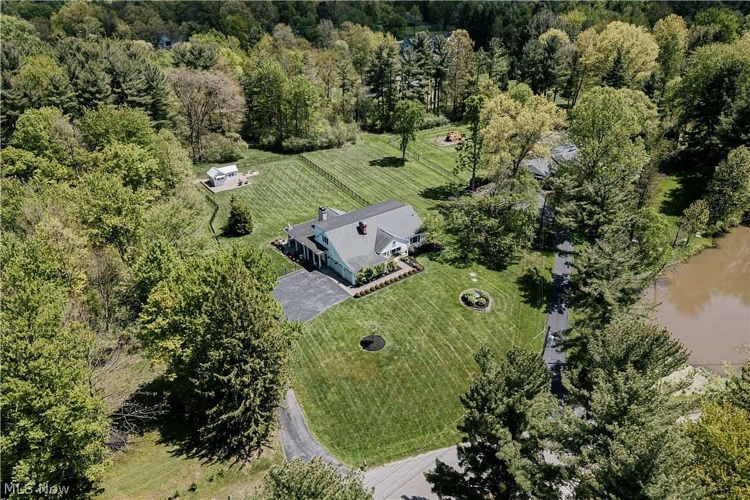 1.8 Acres of Land with Home for Sale in Moreland Hills, Ohio