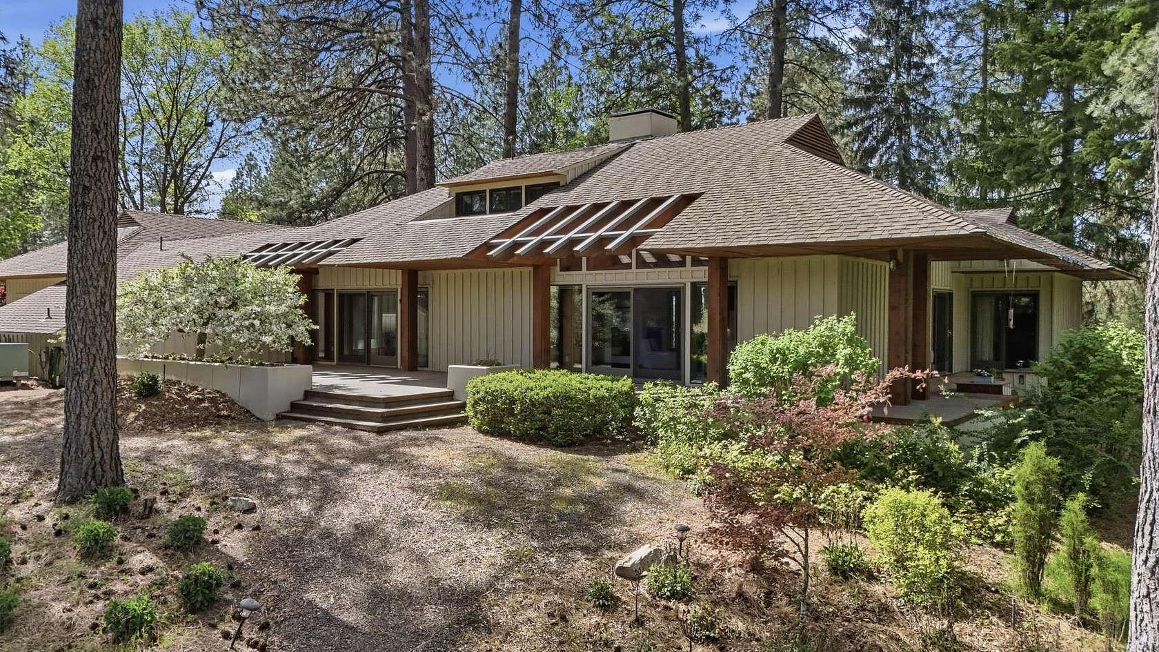3.3 Acres of Land with Home for Sale in Spokane, Washington