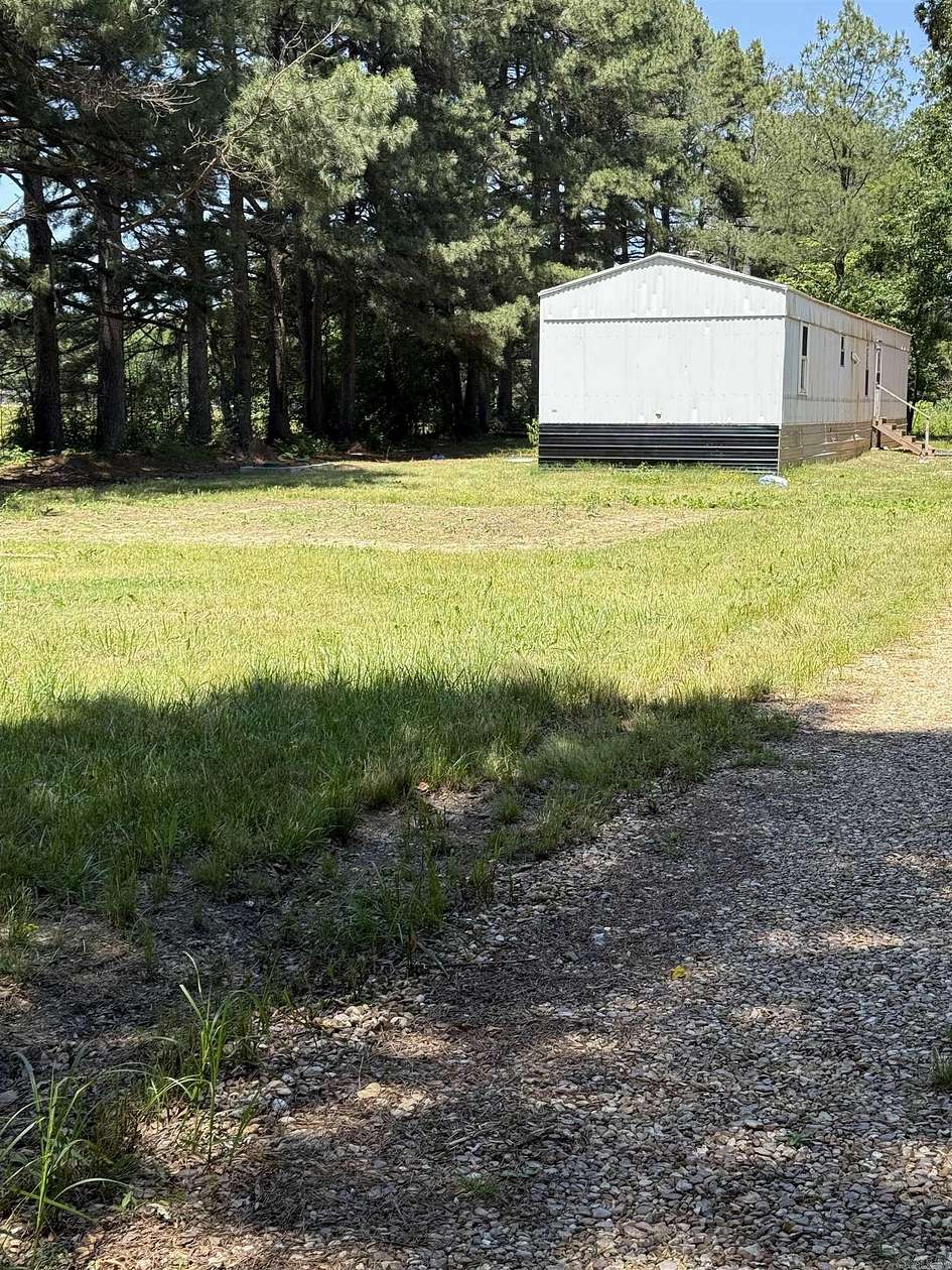 1.5 Acres of Land with Home for Sale in Paragould, Arkansas