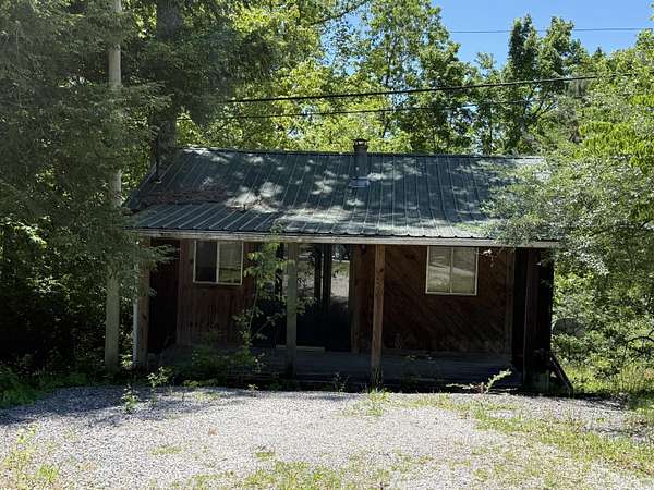 5 Acres of Land with Home for Sale in London, Kentucky