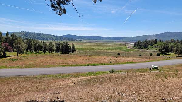 0.9 Acres of Residential Land for Sale in Klamath Falls, Oregon