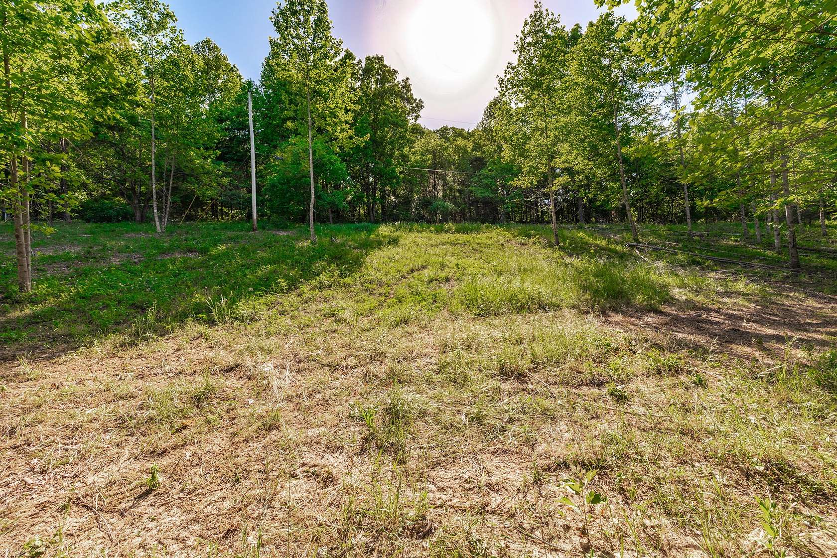 2.2 Acres of Residential Land for Sale in Westmoreland, Tennessee