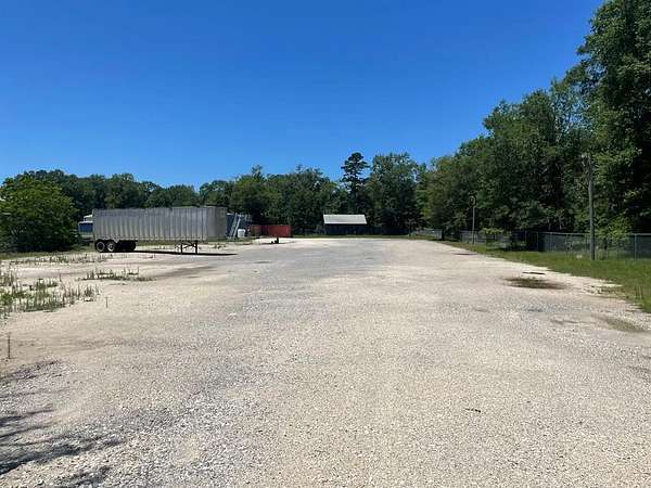 1.5 Acres of Improved Commercial Land for Sale in Lufkin, Texas